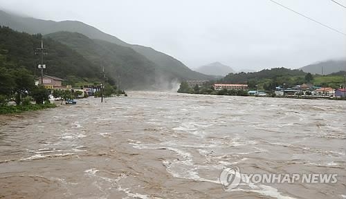 폭우로 괴산군 달천 범람 [연합뉴스 자료 사진] 