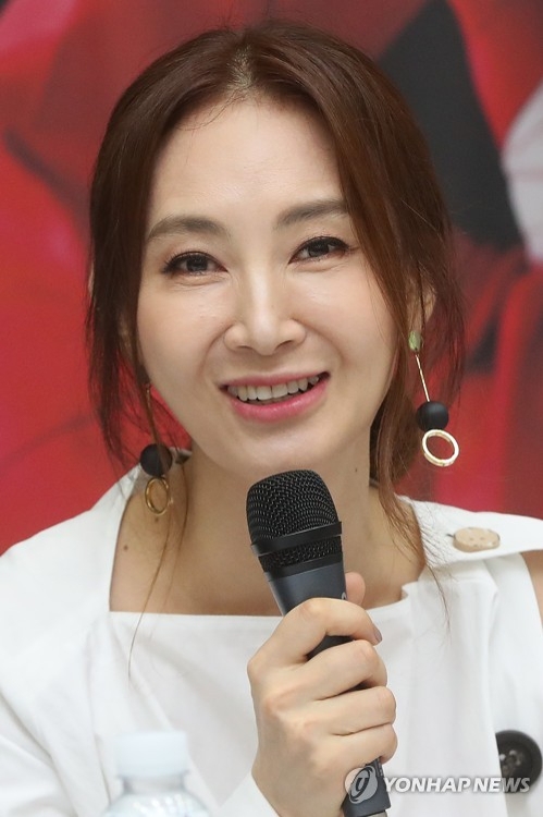 변사로 출연하는 채시라(서울=연합뉴스) 강민지 기자 = 8일 오전 서울 서초구 예술의전당에서 열린 2018 평창동계올림픽 성공기원 야외오페라 '동백꽃아가씨' 간담회에 배우 채시라가 출연 소감을 말하고 있다. 2017.8.8mjkang@yna.co.kr