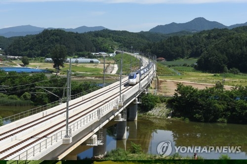 달리는 KTX 열차