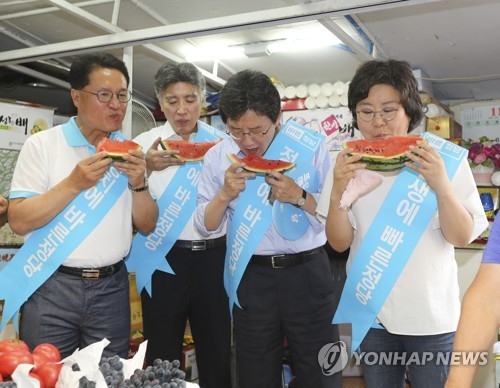 청주 육거리시장 찾은 바른정당 지도부