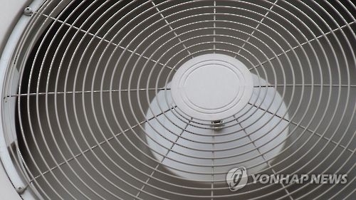 청주 성안길 상가서 실외기 화재…250여명 긴급 대피 - 1