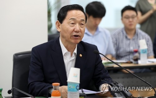 김상곤 "교원 증원 필요…사회관계장관회의서 논의해봐야" - 1