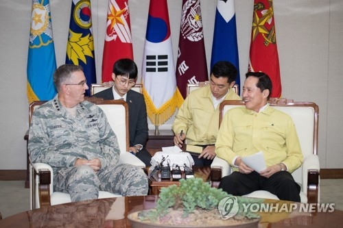 국방부 장관 만나는 미국 전략사령관