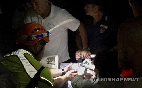 "아기가 살아있다"…극적으로 구조된 7개월 아기