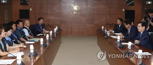 면담하는 인천공항공사와 한국노총