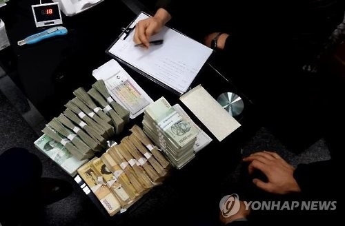 수천억원대 유사수신업체, '위장취업' 제보자에 덜미 - 1