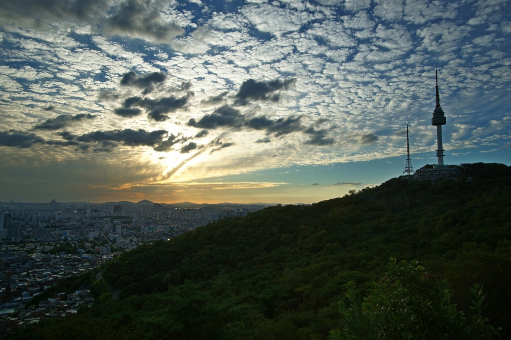 남산과 하늘