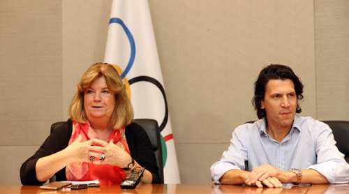 린드베리 IOC 조정위원장(왼쪽)과 두비 IOC 수석국장