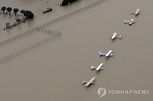 하비로 잠긴 휴스턴 공항