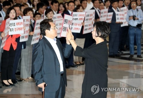 여야 '감정싸움'…동료의원에 폭언·욕설·고성 - 1