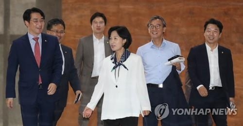 與 "한국당 보이콧, 명분없는 내로남불"…국회복귀 촉구 - 1