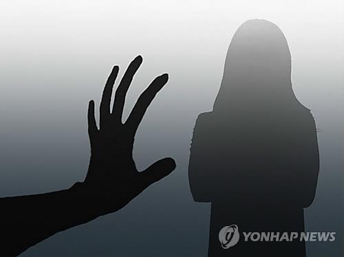 "비행교육중 교관이 허벅지 더듬어" 대학생 성추행 피해 신고 - 1