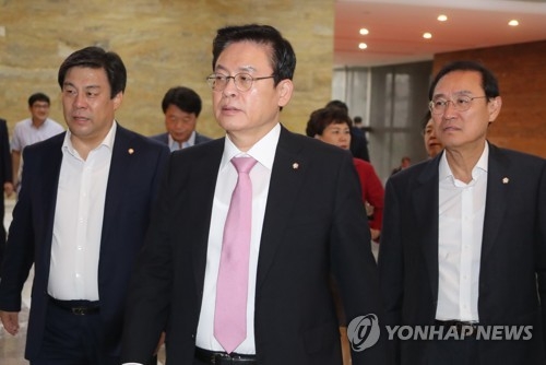 "시간 걸려도 北 레짐체인지 추진해야"…한국당 안보의총 개최(종합) - 1