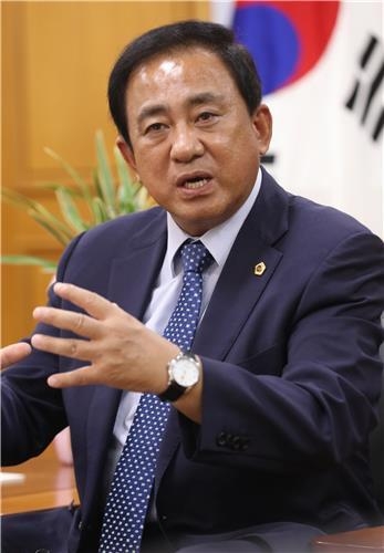 인터뷰하는 양준욱 서울시의회 의장