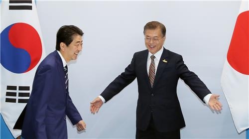 문재인과 아베-1