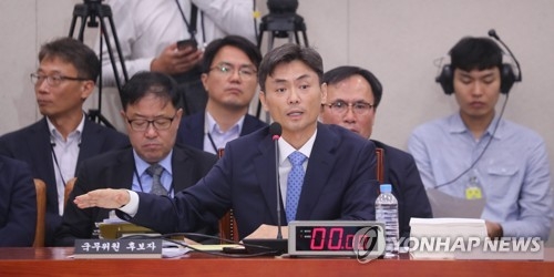 (서울=연합뉴스) 안정원 기자 = 박성진 중소벤처기업부 장관 후보자가 11일 오전 국회에서 열린 인사청문회에서 의원들의 질문에 답하고 있다. 2017.9.11jeong@yna.co.kr