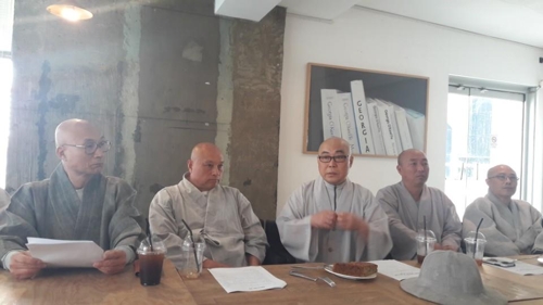 기자회견하는 범불교도대회 봉행위원회