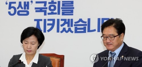 추미애 "北 무모한 도발 실효 없어…전술핵 해결책 못돼" - 1
