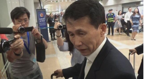 스위스 회의 참석 후 귀국길에 베이징 공항에 도착한 최강일 북한 외무성 북미국 부