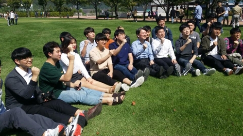 대학생들과 잔디밭 토크