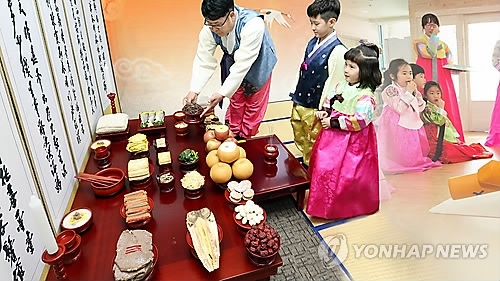 아직도 홍동백서 조율이시?…추석 차례상 '다이어트' 바람 - 1