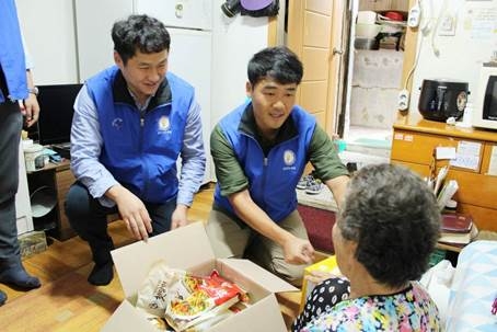 삼성엔지니어링, 독거노인에 '사랑의 도시락' 배달 - 1