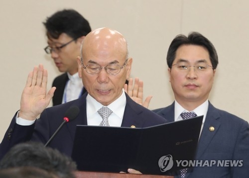 "제대로 감독해라" vs "방송장악이다"…여야, 과방위서 격돌 - 2