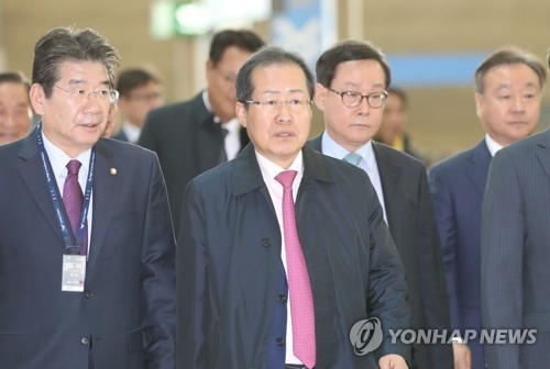 한국당 최고위 '朴출당' 예상밖 찬반 팽팽…제동 걸릴수도(종합) - 1