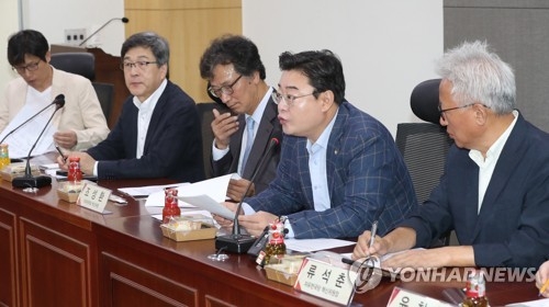 한국당 초·재선 내일 회동…'洪에 힘될까 부담될까'(종합) - 2