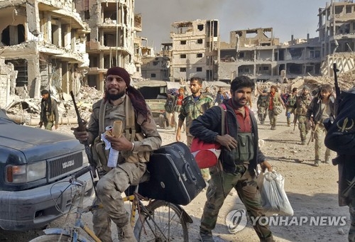 지난 3일 동북부 도시 데이르 에조르를 탈환한 시리아 정부군 [AFP=연합뉴스] 