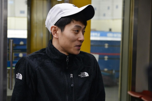 (서울=연합뉴스) 김경윤 기자 = 러시아 쇼트트랙 대표팀 빅토르 안이 6일 서울 송파구 한국체육대학교 빙상장에서 훈련 전 인터뷰를 하고 있다. 2017.12.06cycle@yna.co.kr