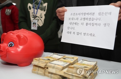 "또 왔다" 전주 얼굴없는 천사…6천27만여원 성금 놓고 사라져(종합) - 1