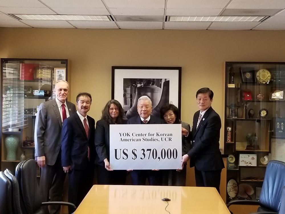 재미동포 기부왕 홍명기 회장, 김영옥 연구소에 기부