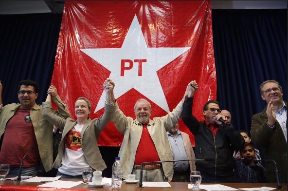 룰라 전 대통령(가운데)과 노동자당 지도부 [노동자당 웹사이트]
