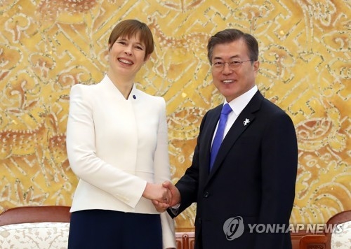 악수하는 한-에스토니아 정상