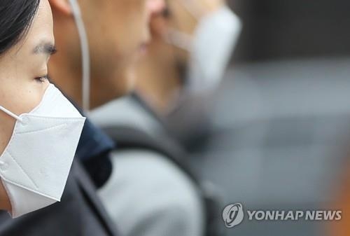 미세먼지에 마스크 쓴 시민들