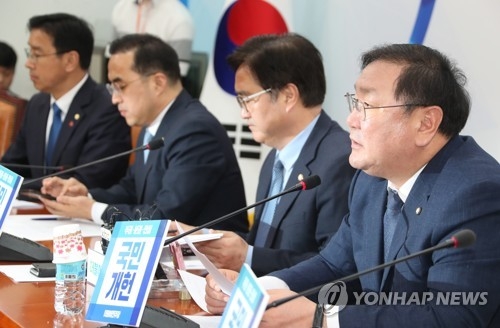 김태년 "당정, 어버이날 공휴일 지정 검토할 것" - 1