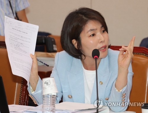 한국당 "김기식 엄정 수사받아야…문 대통령, 조국 경질해야" - 1