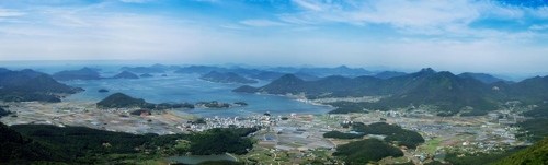거거제 모노레일 상부 정류장에서 바라본 남해안 전경.