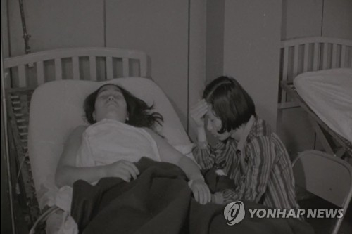 5·18 당시 광주국군통합병원 병상에 누운 여성 [5·18민주화운동기록관]