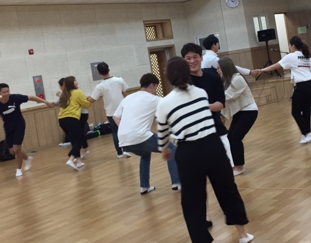 팀워크 다지는 컬링남매들