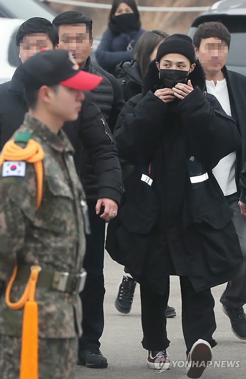 백골부대 입소하는 지드래곤