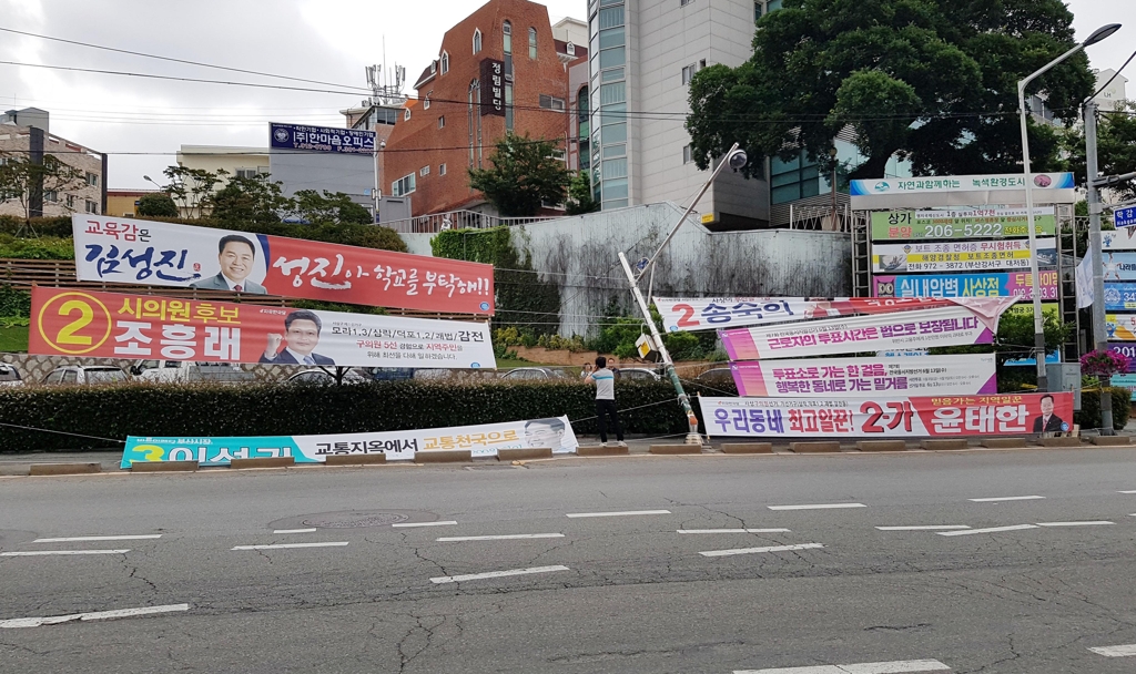 쓰러진 CCTV 기둥
