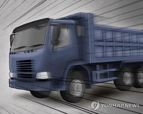 청주서 횡단보도 건너던 70대 25t 화물차에 치여 숨져 - 1