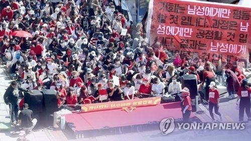 "내 일상은 너의 포르노가 아니다"…2만 여성 운집 또 신기록 - 2