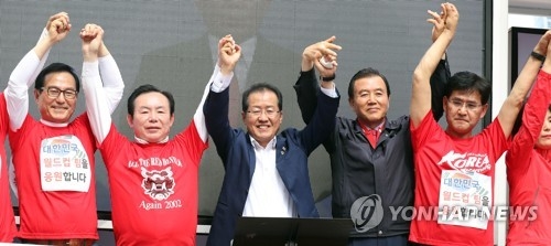 한국 "보수 살려달라"…격전지 향해 마지막 메시지(종합) - 1