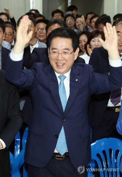 기뻐하는 김영록