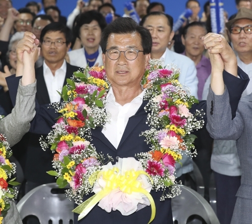 충북 시장·군수 7명중 6명 생환…홍성열·정상혁 3선 성공 - 1