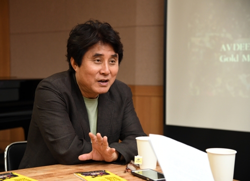 김홍준 예술감독