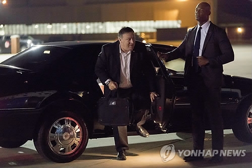 앤드루스 공군기지 도착하는 '평양행' 폼페이오